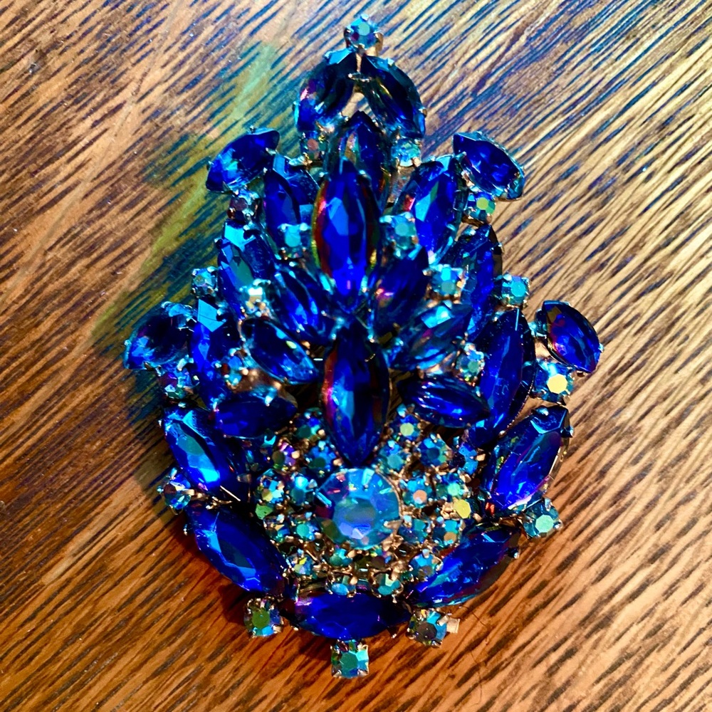 Julianna Unsigned 50’s Stunning Blue Rhinestone Aurora Borealis Brooch